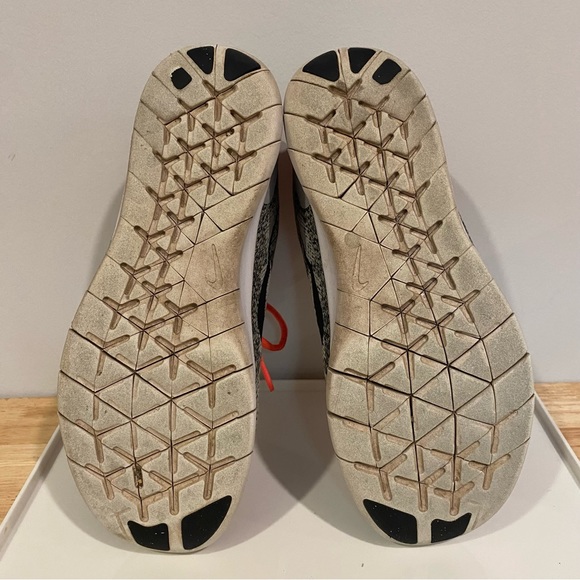 NIKE Free • 6.5 Y • equiv. to 8 women’s - Picture 12 of 14